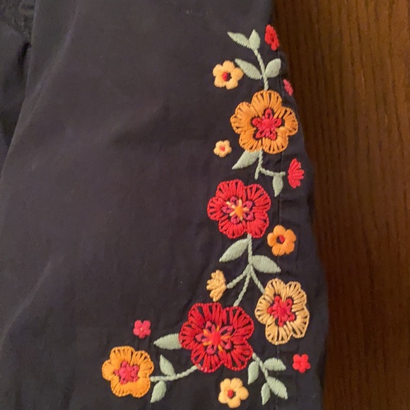 Embroidered Gymboree shorts size 5 girls - Picture 2 of 5